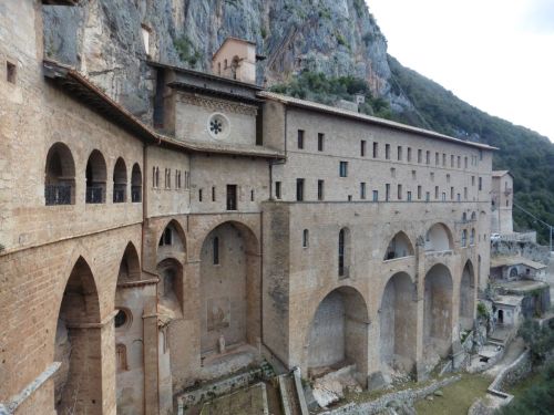 Monastère St Benoit Subiaco  Sacro Speco.JPG