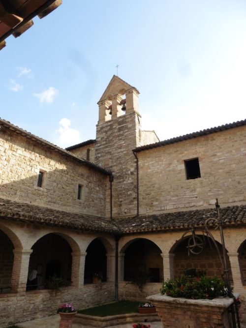 Cloître de San Damiano Assise.JPG